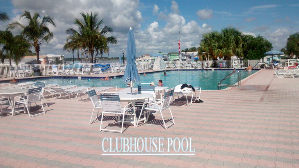 Clubhouse-Pool